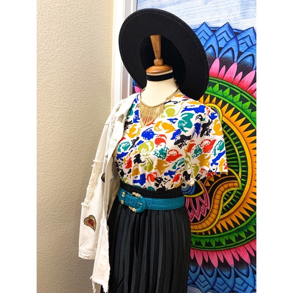 🌈 Stylish Vintage pop art top - Picture 11 of 12